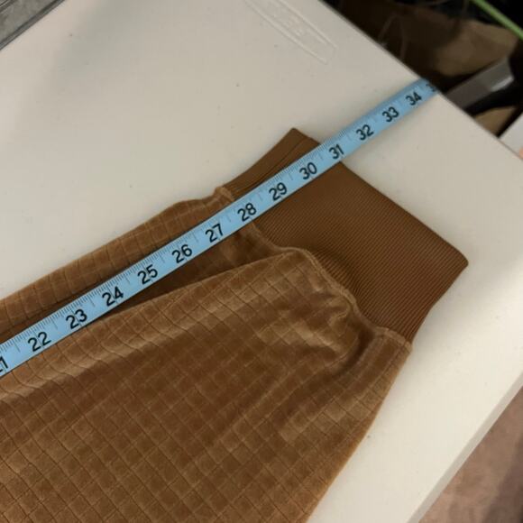 Nike Two Piece Set Size XXL - Tan Waffle Plush Sweater & Jogger Pants - Picture 15 of 16